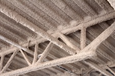 обработанная поверхность вспенивающейся мастикой