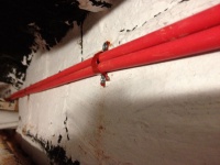 прокладка кабеля ПС по стене